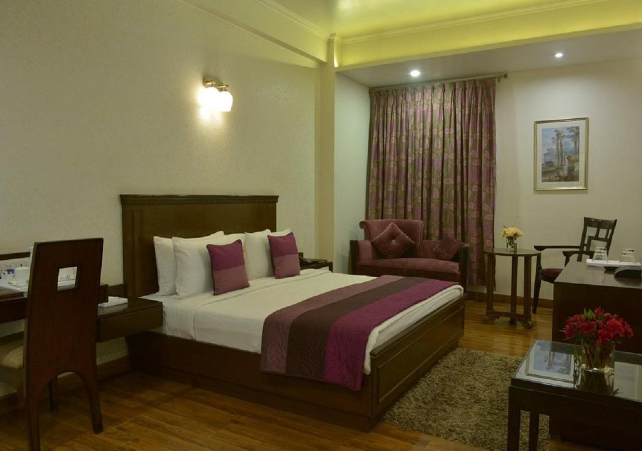Hotel Rockland Panchsheel Enclave New Delhi Ngoại thất bức ảnh