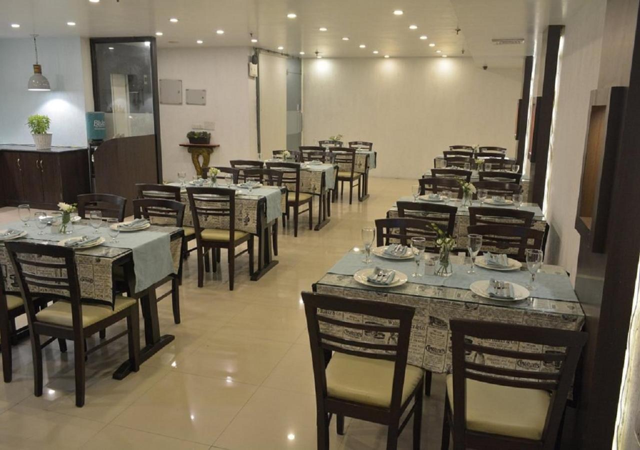 Hotel Rockland Panchsheel Enclave New Delhi Ngoại thất bức ảnh